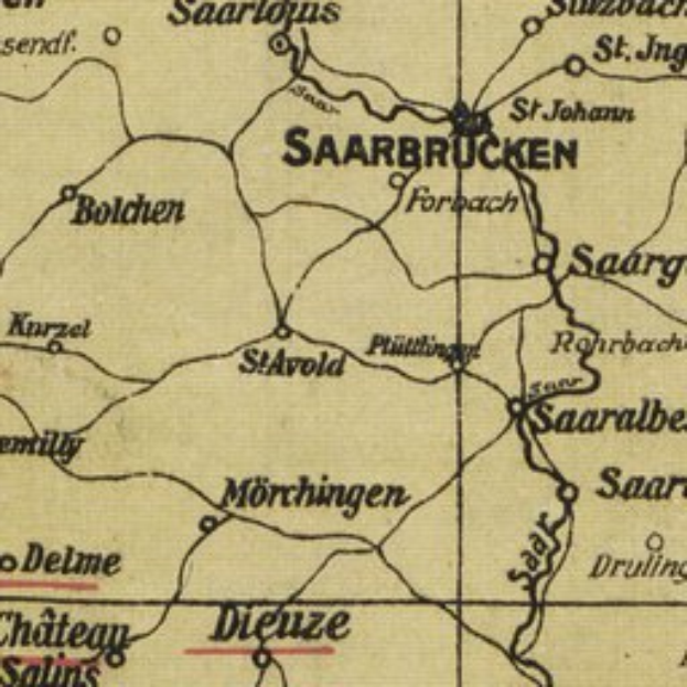 Ein detailliertes altes Stadtplan von Saarbrücken, Deutschland, mit Straßen, Gebäuden und Sehenswürdigkeiten, das klassische Schriftzeichen enthält, die den Standort der Stadt angeben.
