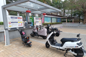 Konzentrierte Aktion an mehreren Schulen: E-Scooter-Panne am Morgen löst Besorgnis und Sorge aus