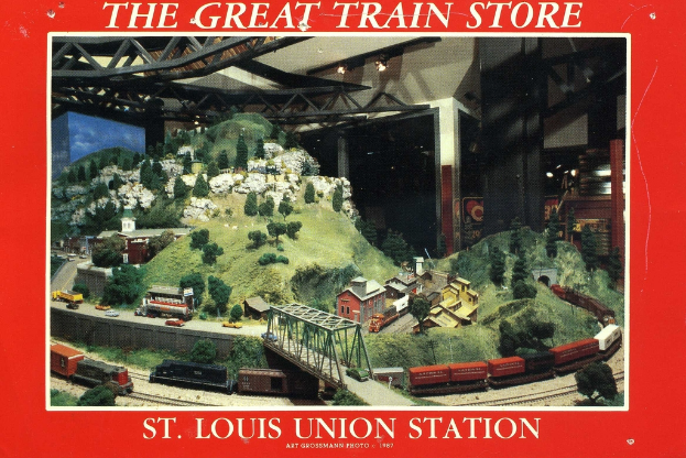 Ein Plakat, das eine Eisenbahnbrücke mit einer Truss-Struktur zeigt, umgeben von Pflanzen, Häusern und Hügeln.