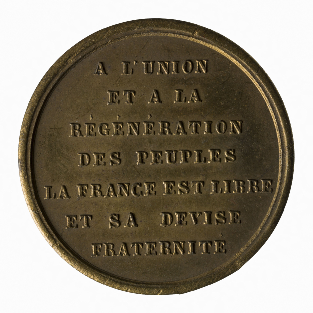 Bronze-Medaille mit der Inschrift "A Union et a La Regeneration des Peuples" vor einem weißen Hintergrund.