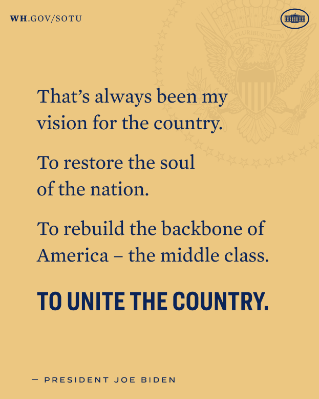 Ein Plakat mit einem Zitat des Präsidenten Joe Biden über die Wiederherstellung der Seele des Landes, den Wiederaufbau der Mittelschicht und die Einheit des Landes.
