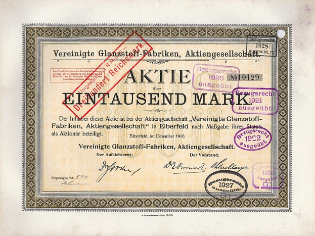 Altes deutsches Aktienzertifikat mit rotem Stempel und Text zur Aktienherkunft.