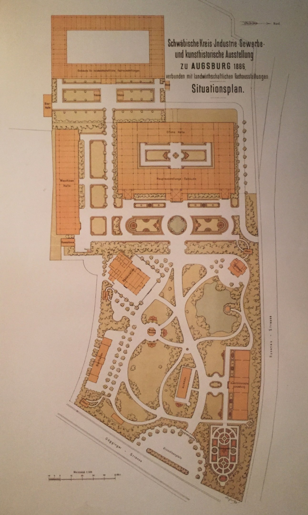 Ausführlicher Architekturplan eines Gebäudes auf Papier mit Textanmerkungen.