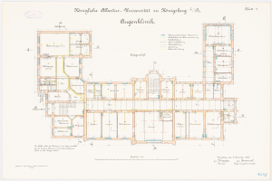 Schwarz-weißer architektonischer Grundriss eines Mehrraumgebäudes, das als Universität München bezeichnet ist, zeigt detaillierte Layout mit Zimmern, Fluren, Fenstern, Türen und anderen Merkmalen.