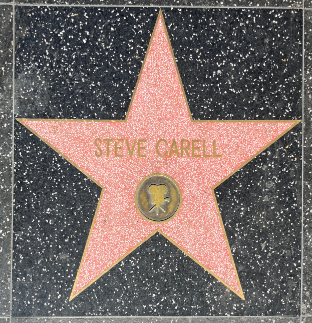 Ein Stern auf dem Hollywood Walk of Fame mit der Inschrift 'Steve Carell'.