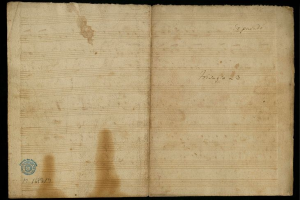 Offenes Buch mit Noten auf Manuskriptseiten vor schwarzem Hintergrund, mit sichtbarem Text und Logo.