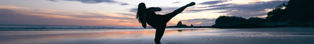 Bella Hadid macht Yoga in winzigem String-Bikini auf Luxusyacht
