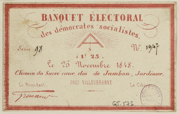 Alter Umschlag mit roter Umrandung, der einen Stempel und den Text "Banquet Electoral des Demokraten Sozialisten" zeigt.