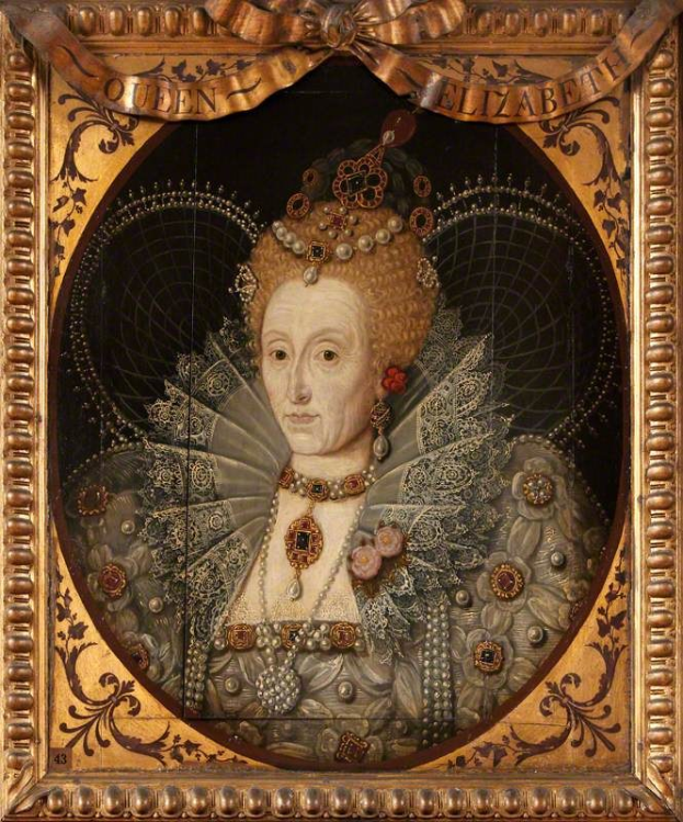 Porträt der Queen Elizabeth I. von England in einem weißen Kleid mit blauer Schärpe, die eine Krone trägt und ihre Hände vor sich hält, gemalt im realistischen Stil mit leuchtenden Farben.