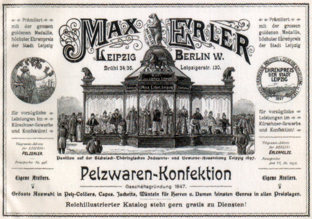 Eine alte Werbung für Max Erler Leipzig in Berlin, Deutschland, die eine Gruppe von Menschen vor einem Gebäude mit Text zeigt, der wahrscheinlich ein Ereignis ankündigt.