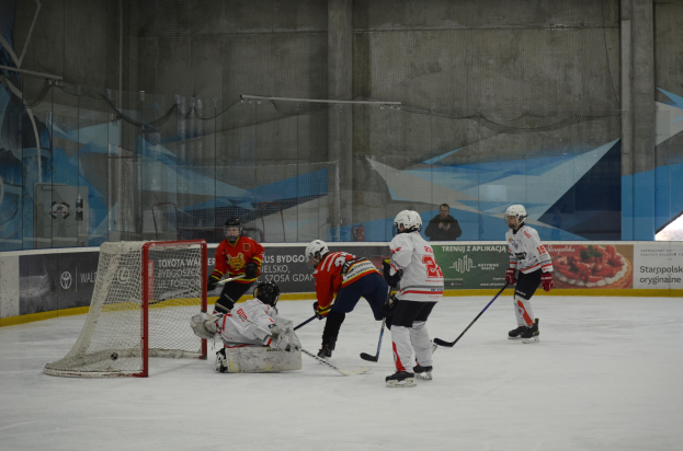 Cologne Sharks Keep Upper Hand Against Iserlohn Roosters