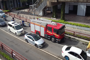 Ratingen: Brand auf der A3 mit schwerverletztem in einem Elektrofahrzeug