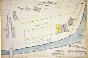 Eine detaillierte handgezeichnete Karte eines vorgeschlagenen Standorts auf Papier, einschließlich Straßen, Gebäuden und Sehenswürdigkeiten, begleitet von erklärendem Text.
