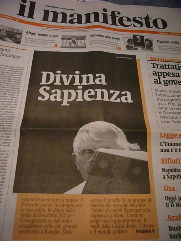 Zentrales Zeitungsbild mit sichtbarem Text.