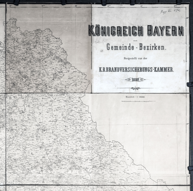 Eine detaillierte Schwarz-Weiß-Karte von Königreich Bayern, Deutschland, die geographische Merkmale wie Flüsse, Berge und Städte zeigt, mit informativem Text.